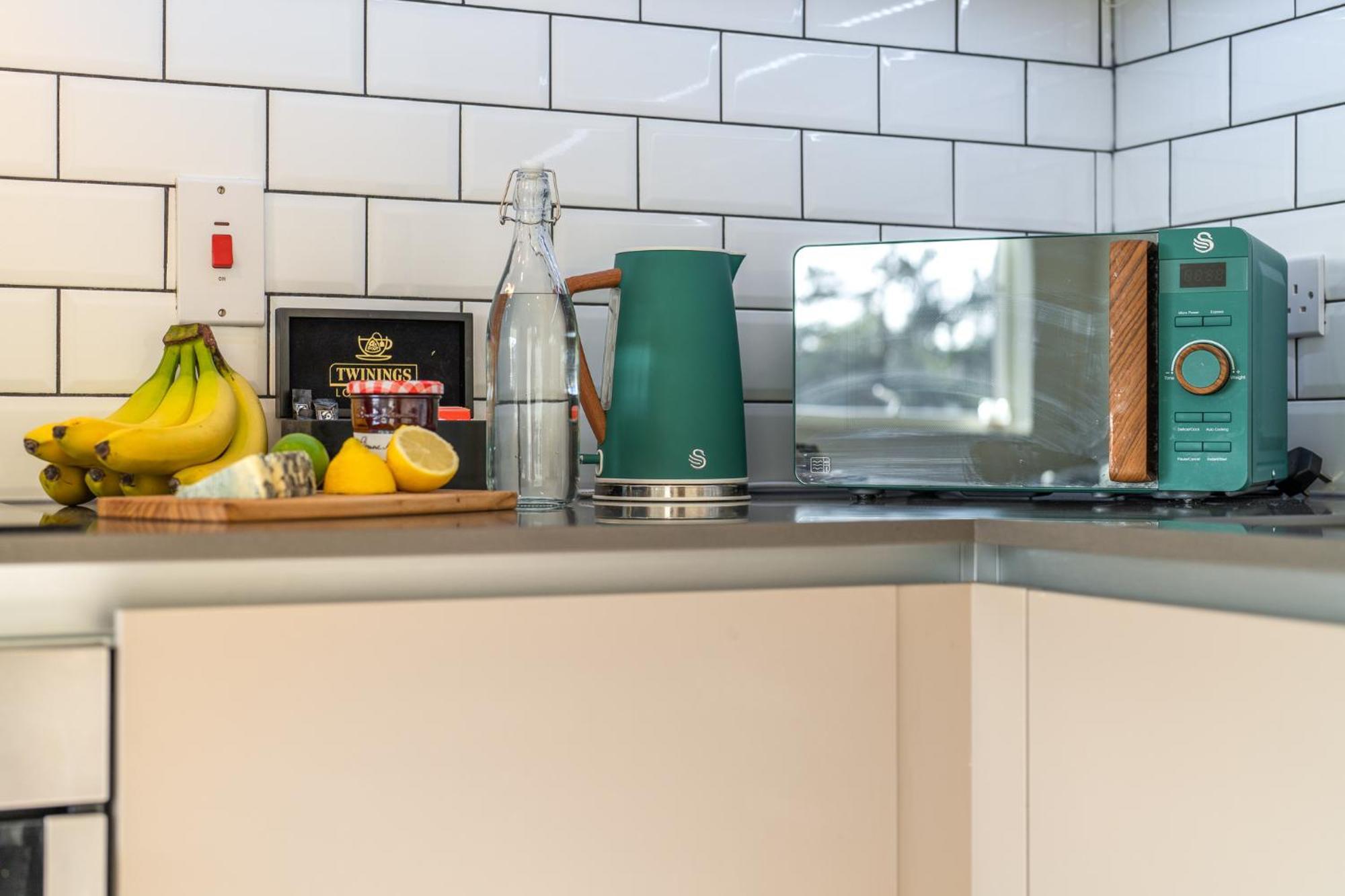 Luxury 1 Bedroom Serviced Apartment With Roof Terrace & Gym Stevenage Extérieur photo