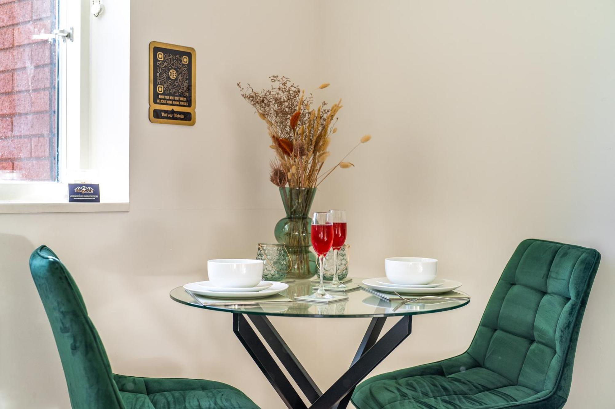 Luxury 1 Bedroom Serviced Apartment With Roof Terrace & Gym Stevenage Extérieur photo