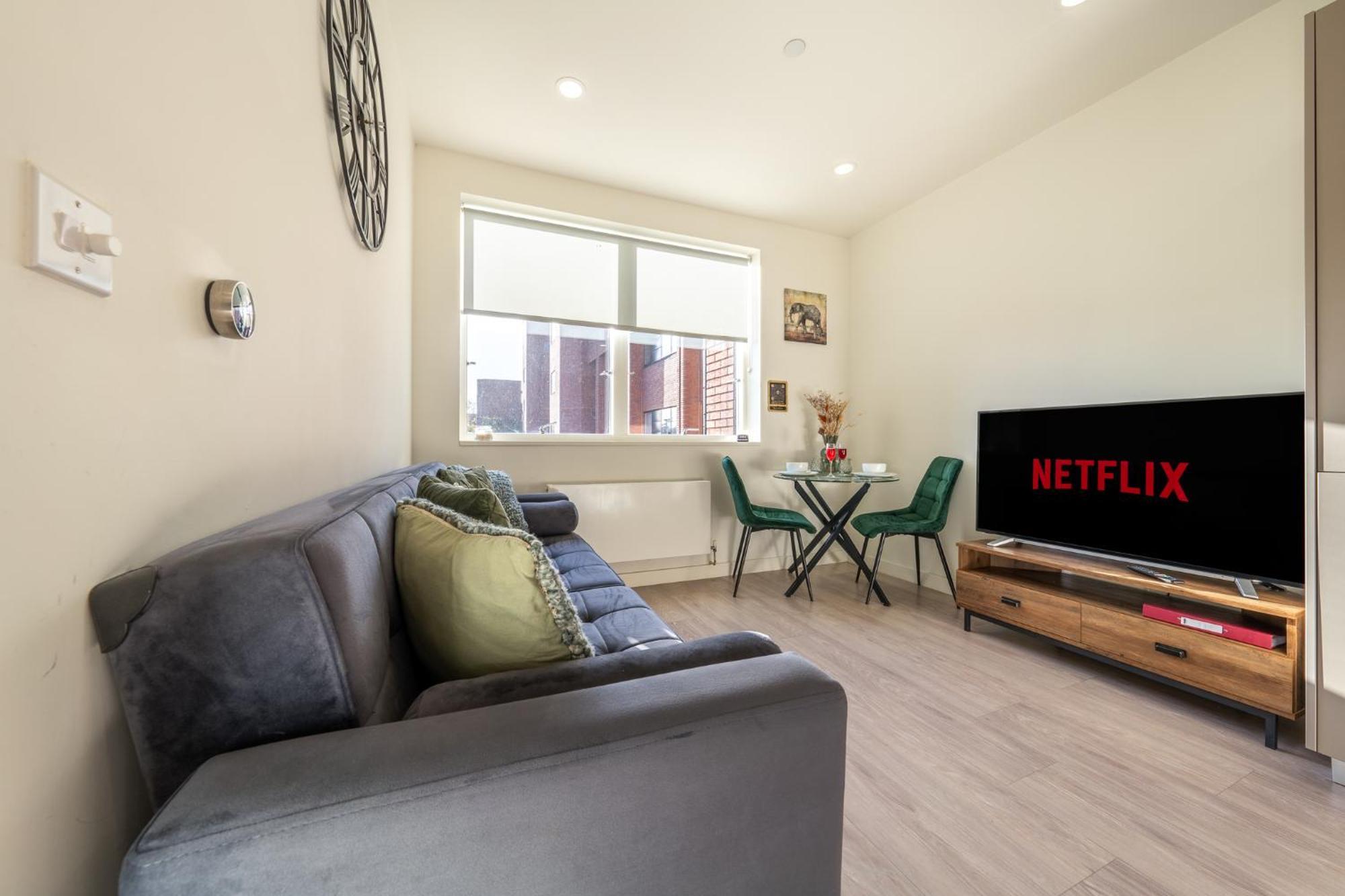 Luxury 1 Bedroom Serviced Apartment With Roof Terrace & Gym Stevenage Extérieur photo