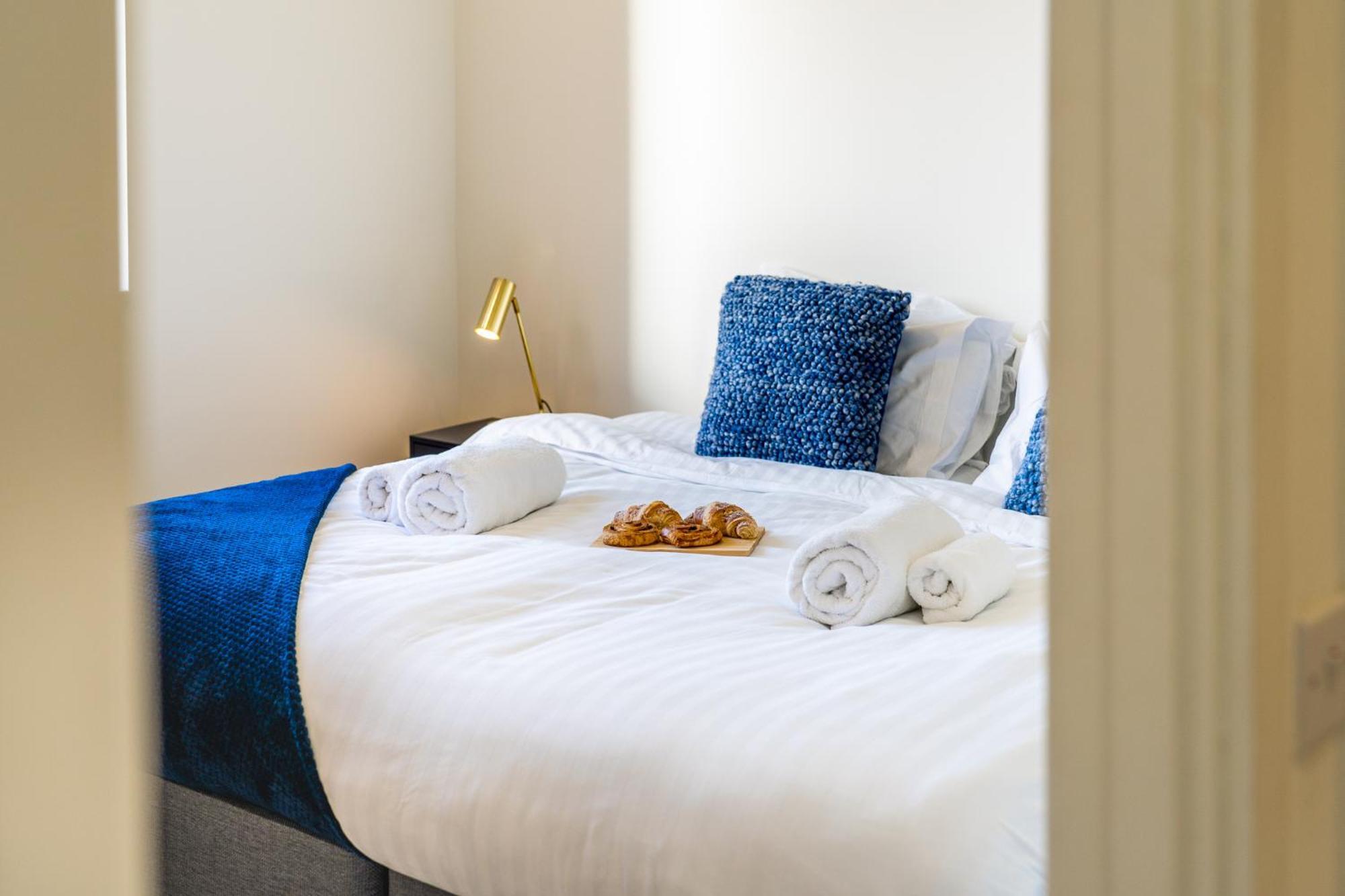 Luxury 1 Bedroom Serviced Apartment With Roof Terrace & Gym Stevenage Extérieur photo