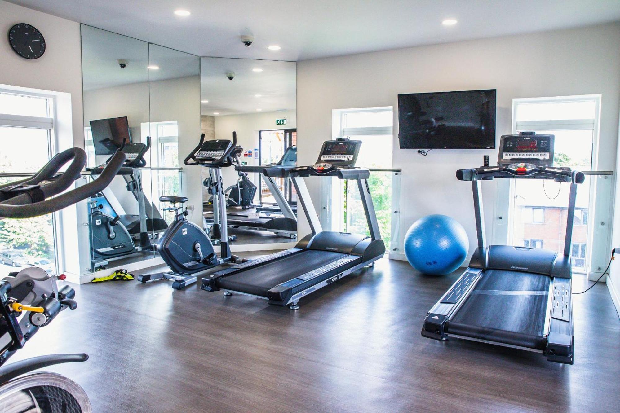 Luxury 1 Bedroom Serviced Apartment With Roof Terrace & Gym Stevenage Extérieur photo