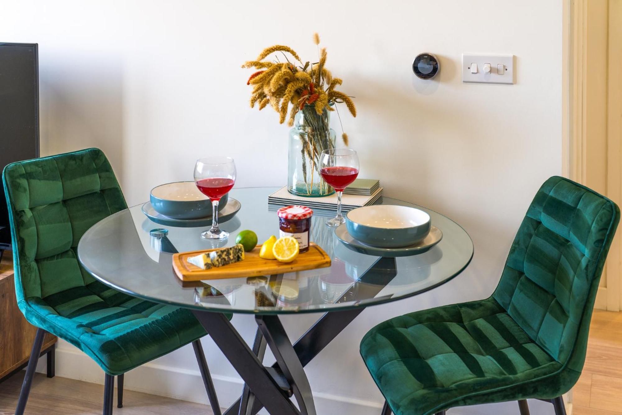 Luxury 1 Bedroom Serviced Apartment With Roof Terrace & Gym Stevenage Extérieur photo