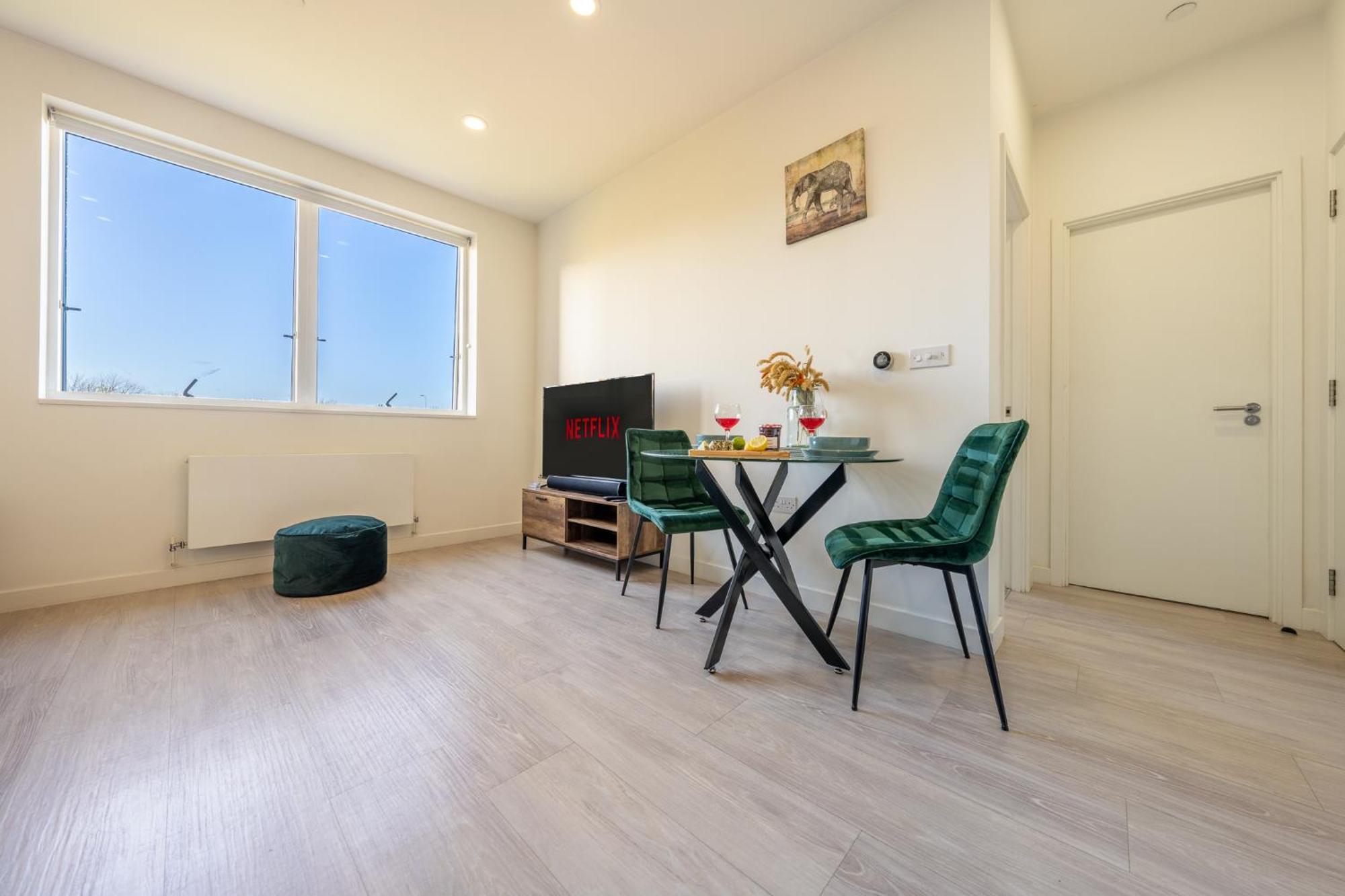 Luxury 1 Bedroom Serviced Apartment With Roof Terrace & Gym Stevenage Extérieur photo
