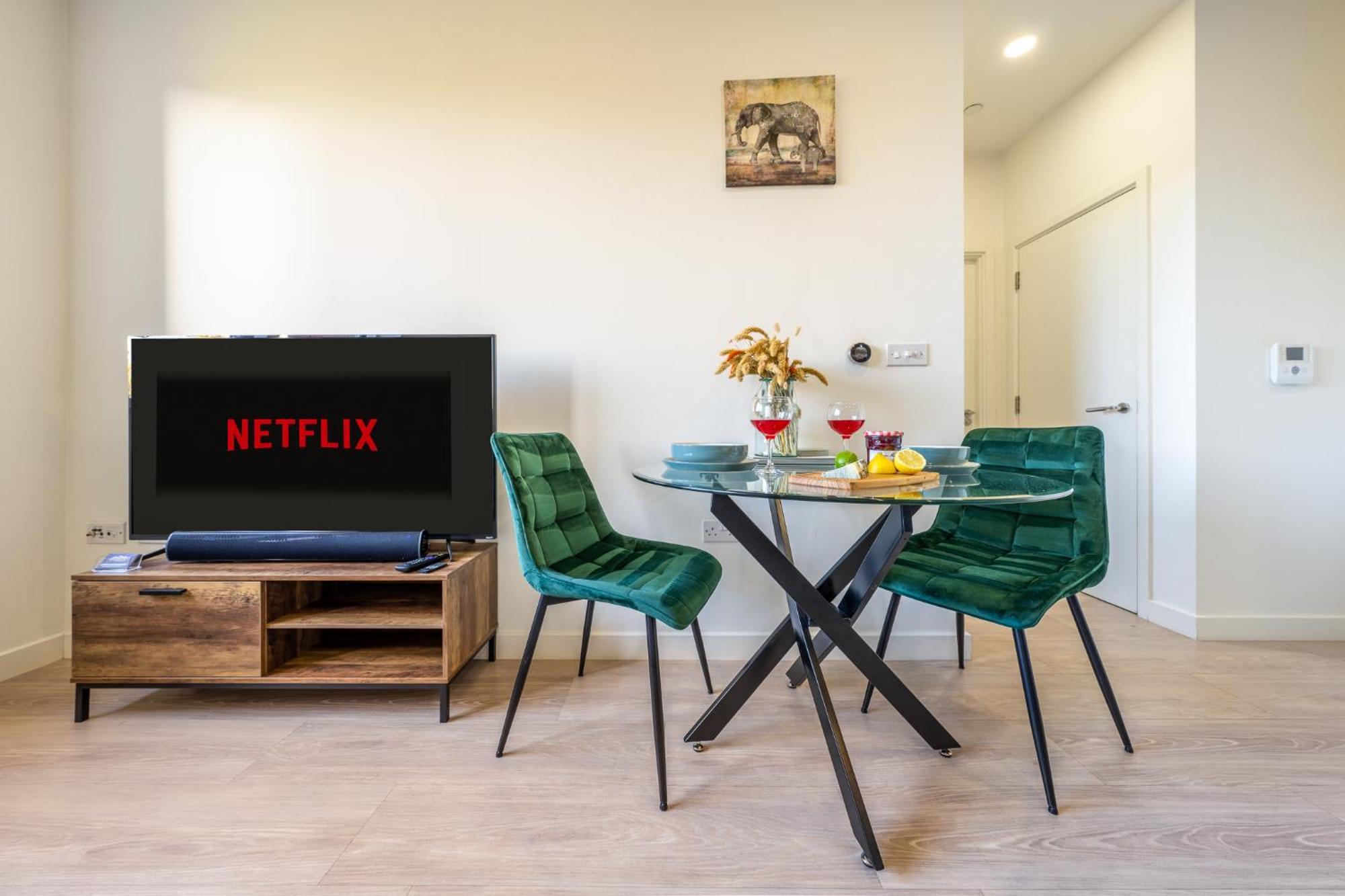 Luxury 1 Bedroom Serviced Apartment With Roof Terrace & Gym Stevenage Extérieur photo