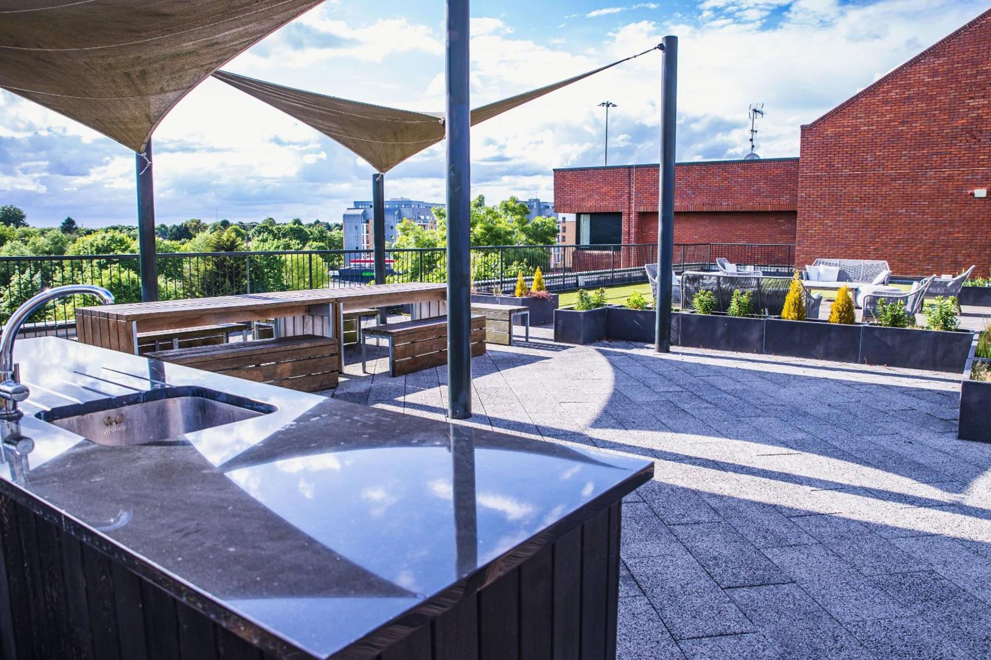 Luxury 1 Bedroom Serviced Apartment With Roof Terrace & Gym Stevenage Extérieur photo
