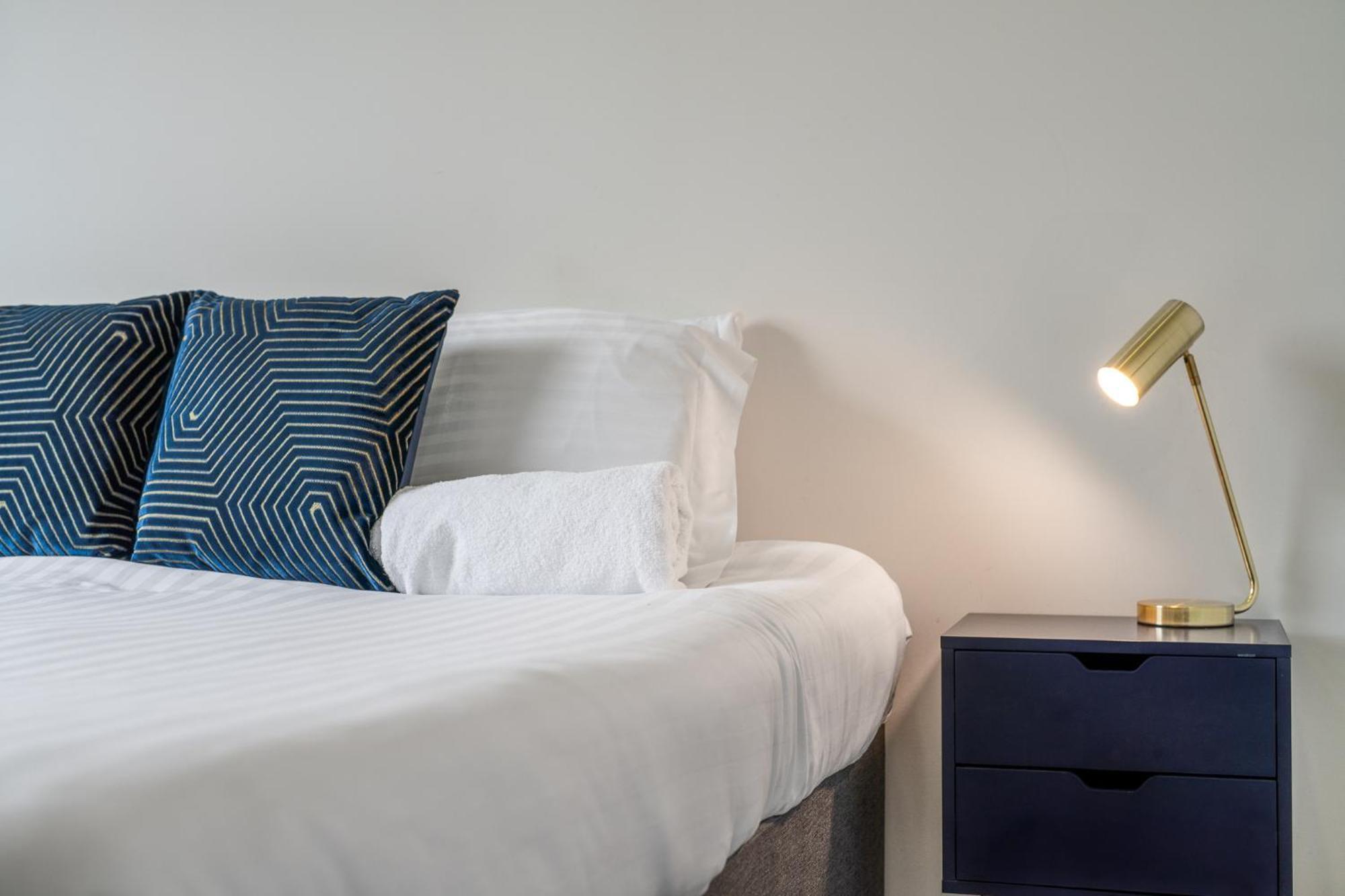 Luxury 1 Bedroom Serviced Apartment With Roof Terrace & Gym Stevenage Extérieur photo
