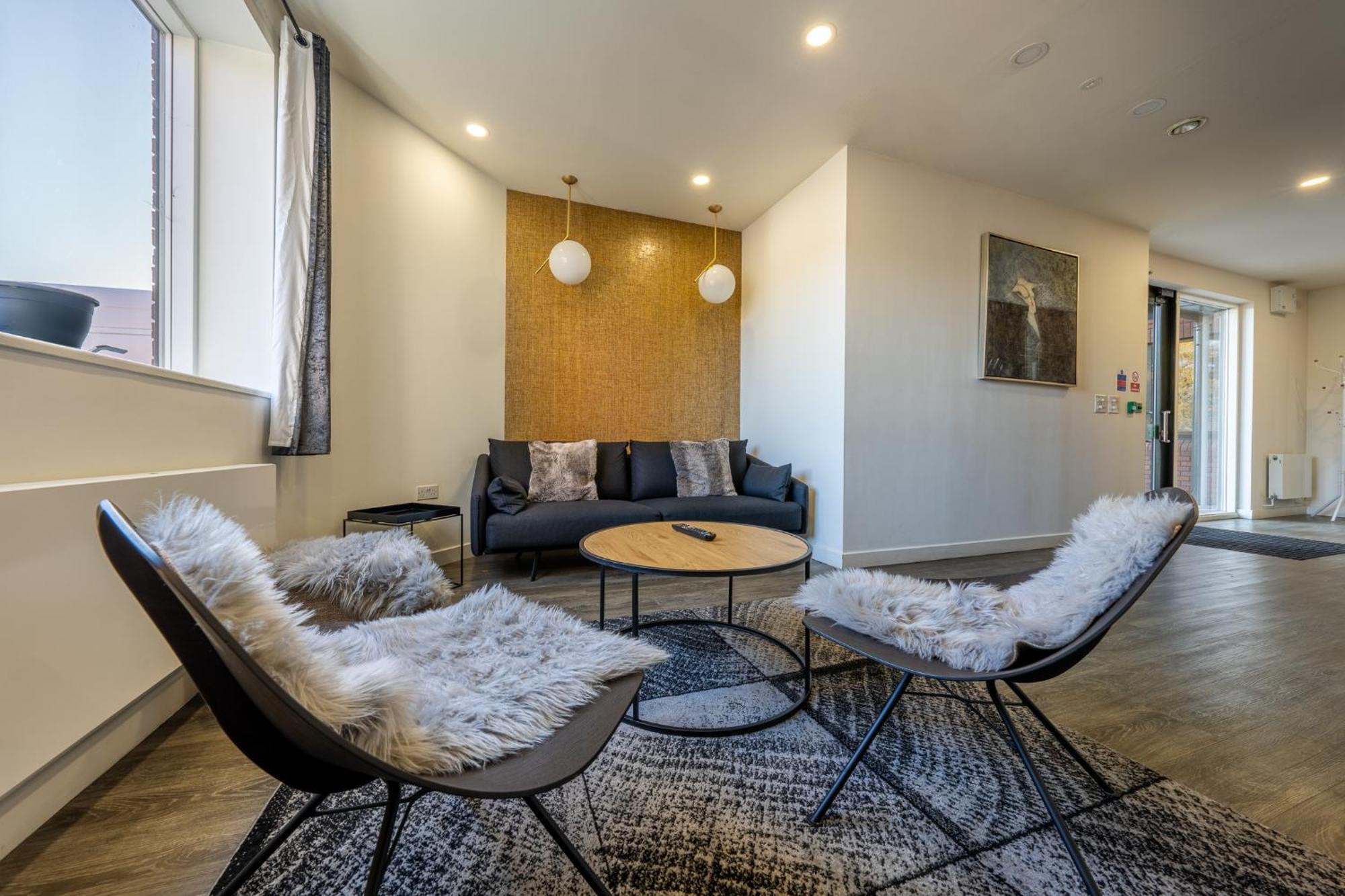 Luxury 1 Bedroom Serviced Apartment With Roof Terrace & Gym Stevenage Extérieur photo