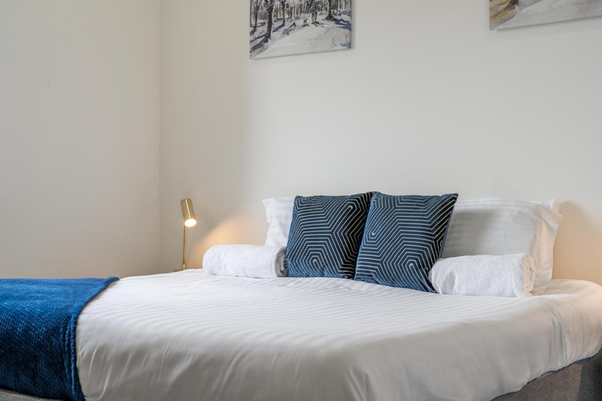 Luxury 1 Bedroom Serviced Apartment With Roof Terrace & Gym Stevenage Extérieur photo