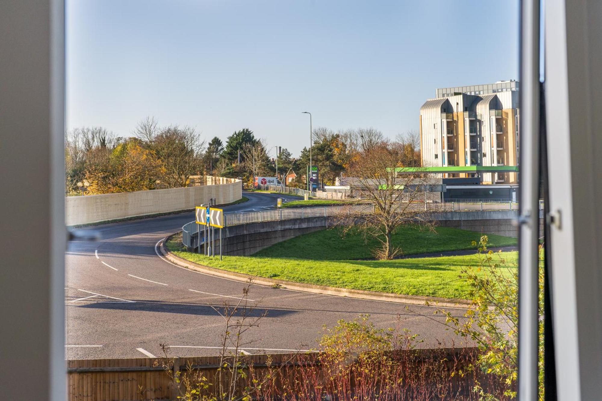 Luxury 1 Bedroom Serviced Apartment With Roof Terrace & Gym Stevenage Extérieur photo