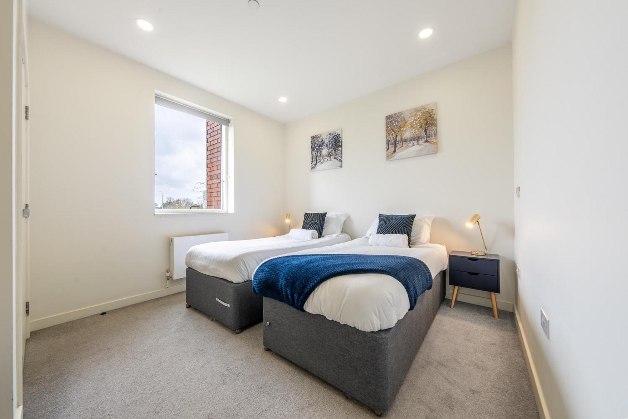 Luxury 1 Bedroom Serviced Apartment With Roof Terrace & Gym Stevenage Extérieur photo