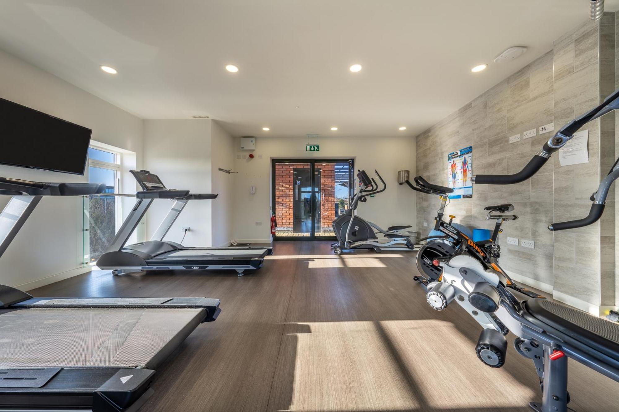 Luxury 1 Bedroom Serviced Apartment With Roof Terrace & Gym Stevenage Extérieur photo