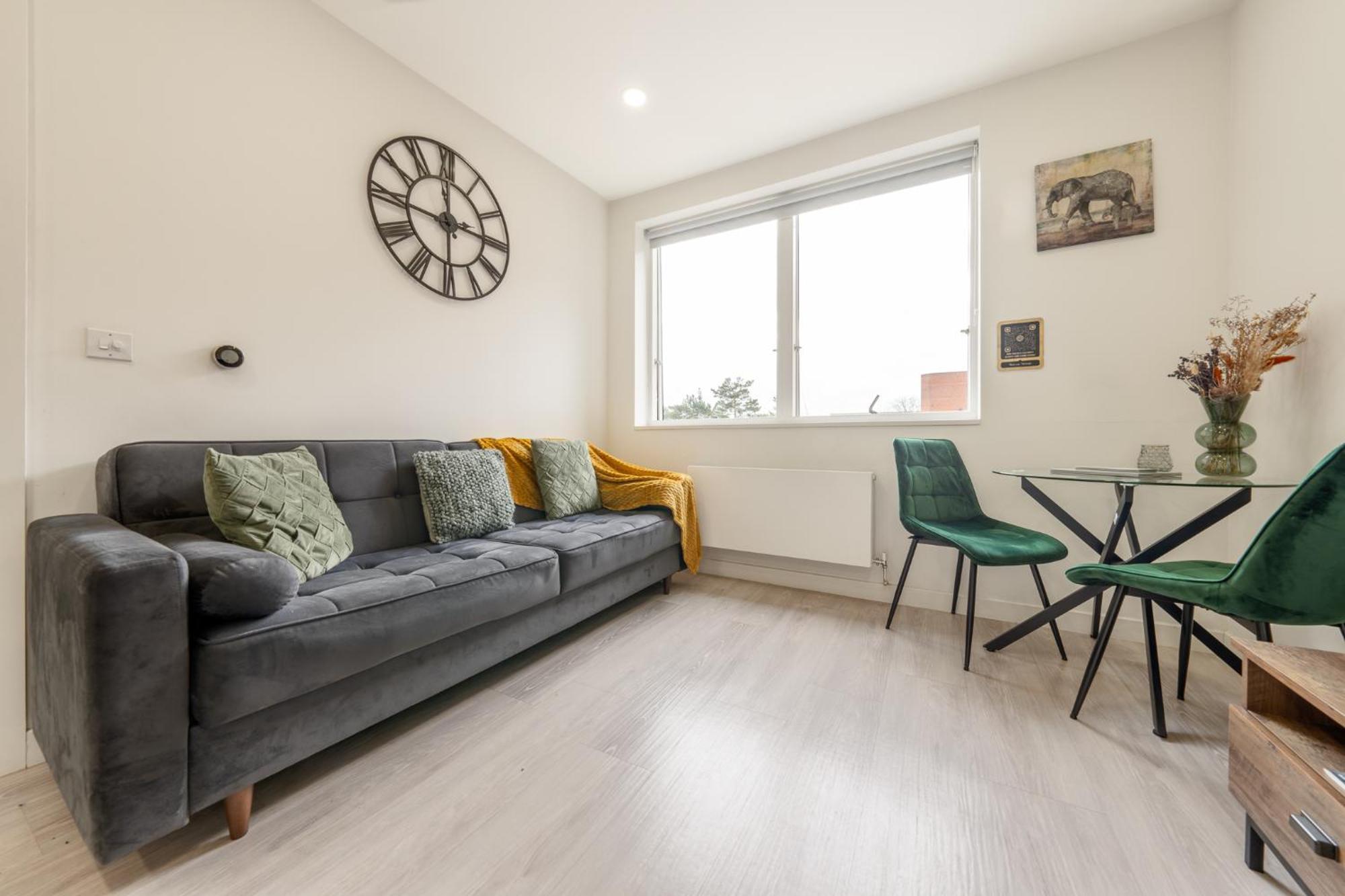 Luxury 1 Bedroom Serviced Apartment With Roof Terrace & Gym Stevenage Extérieur photo