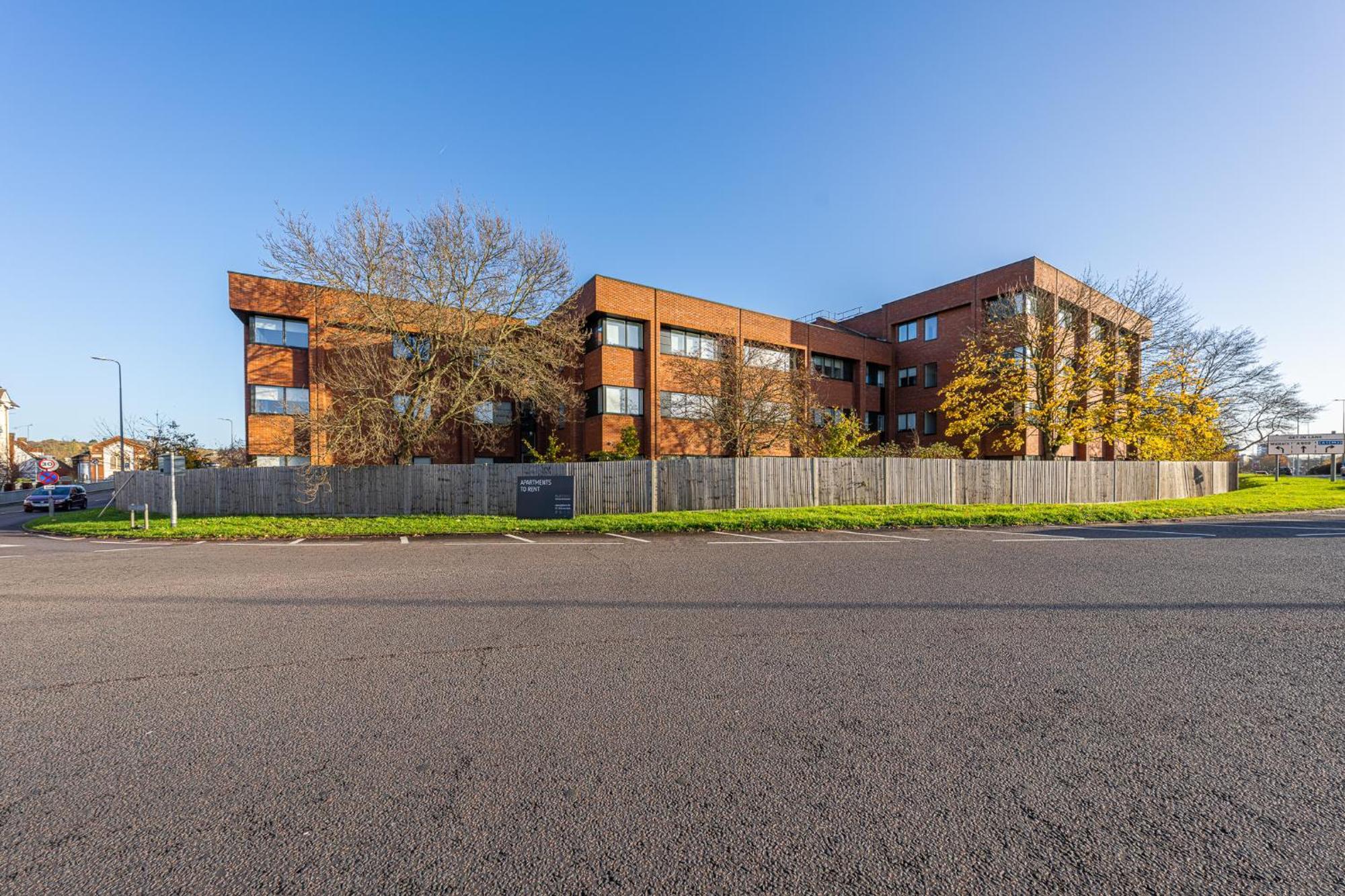 Luxury 1 Bedroom Serviced Apartment With Roof Terrace & Gym Stevenage Extérieur photo