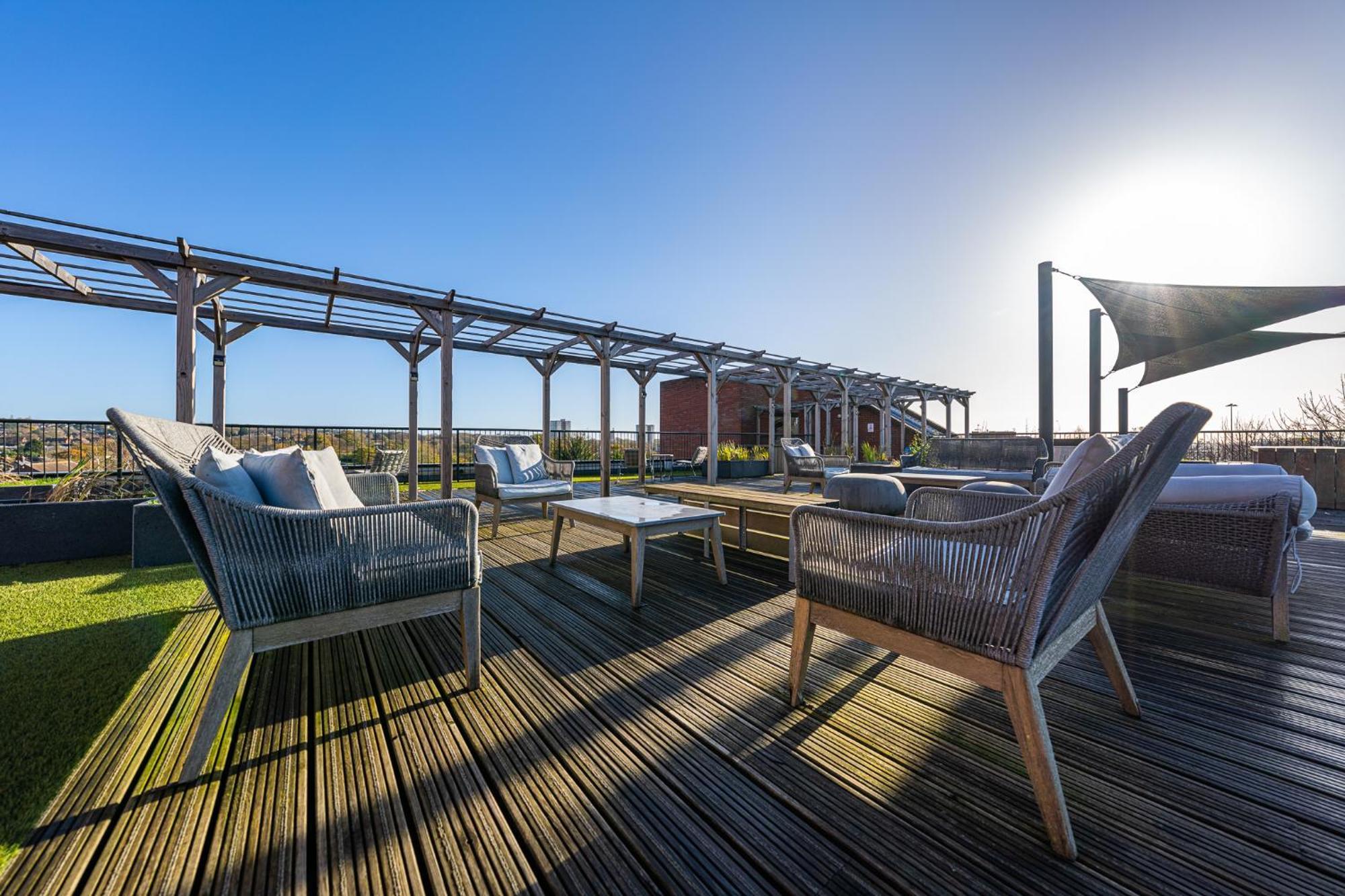 Luxury 1 Bedroom Serviced Apartment With Roof Terrace & Gym Stevenage Extérieur photo