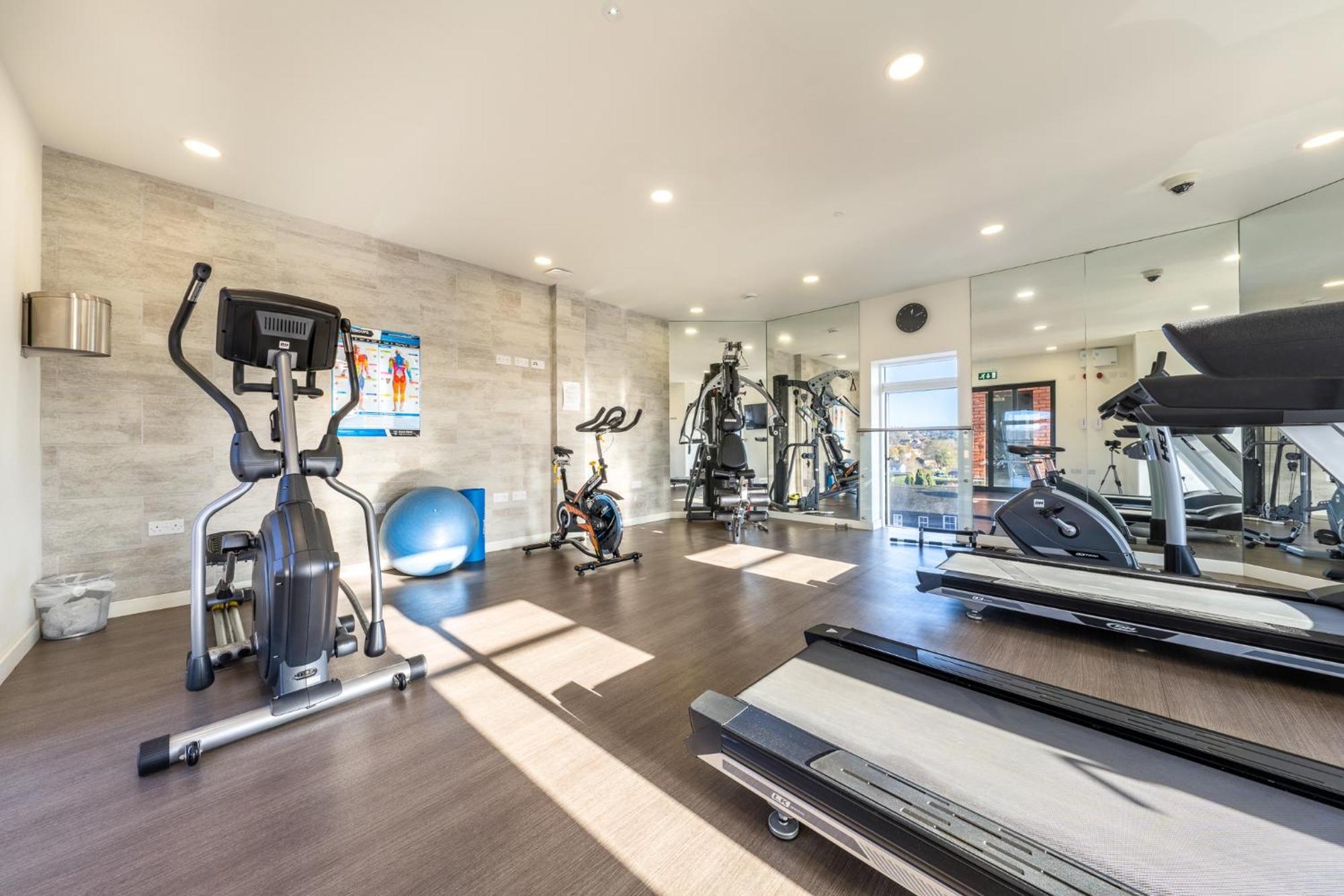 Luxury 1 Bedroom Serviced Apartment With Roof Terrace & Gym Stevenage Extérieur photo