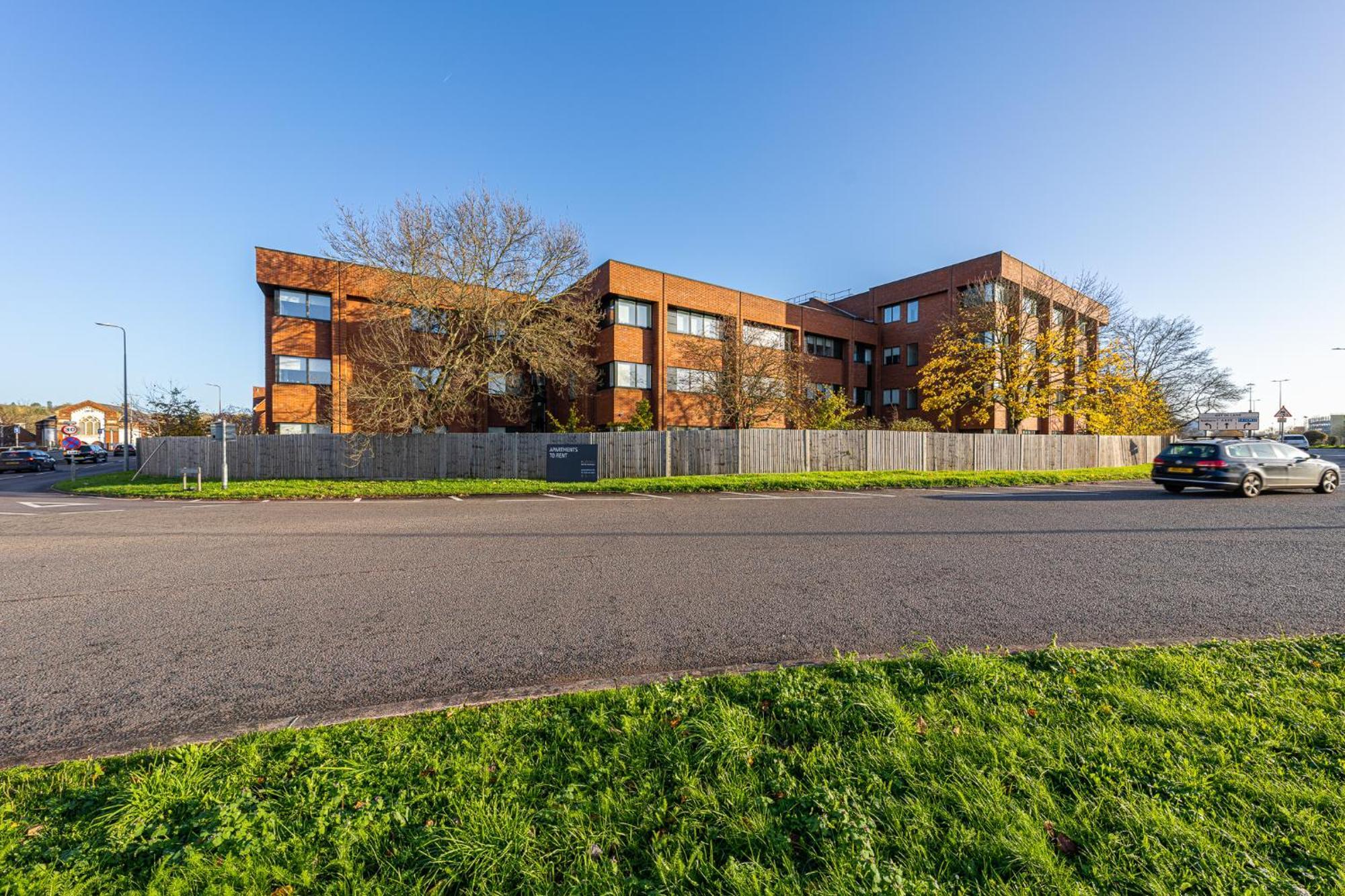 Luxury 1 Bedroom Serviced Apartment With Roof Terrace & Gym Stevenage Extérieur photo