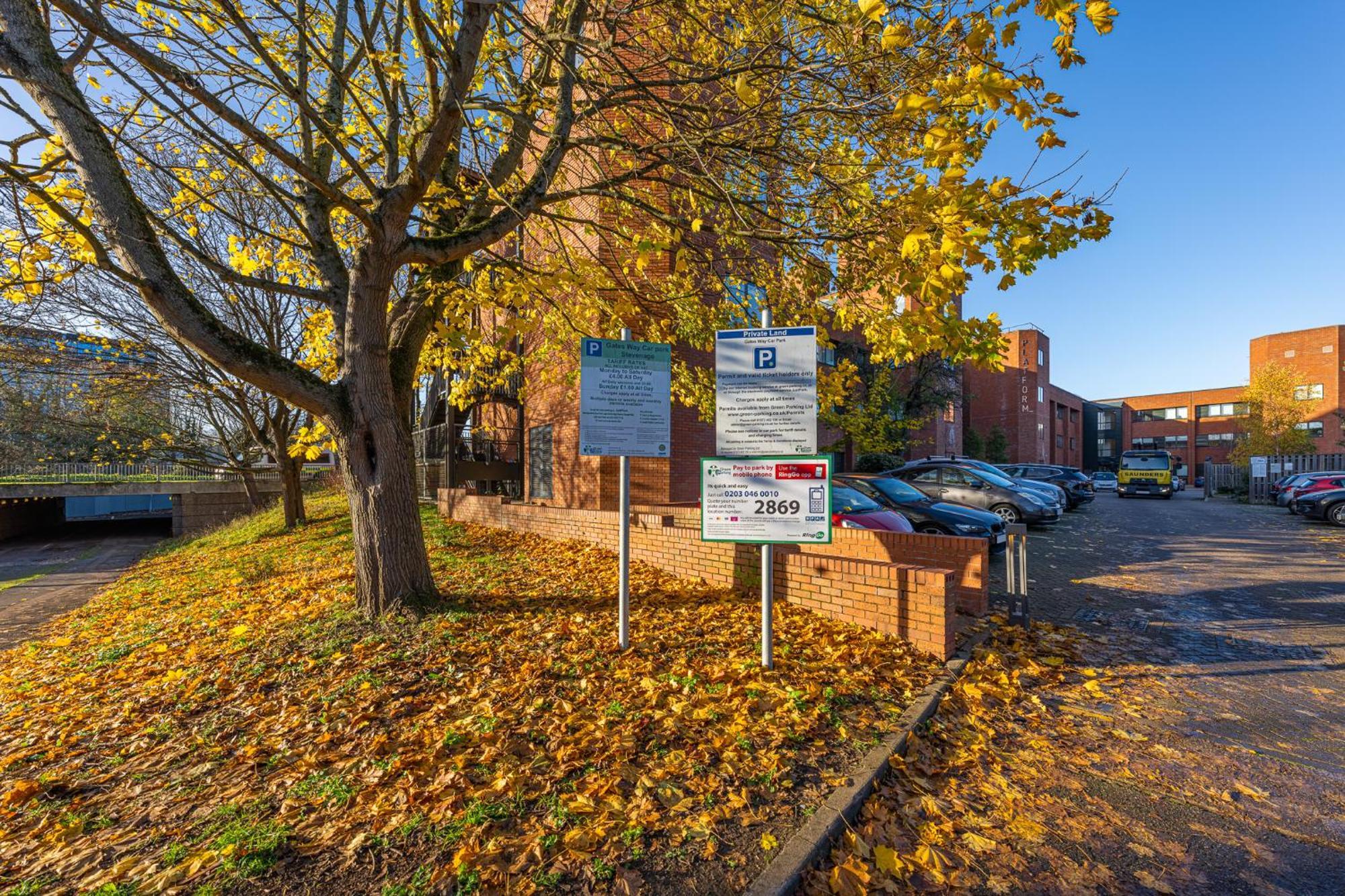 Luxury 1 Bedroom Serviced Apartment With Roof Terrace & Gym Stevenage Extérieur photo